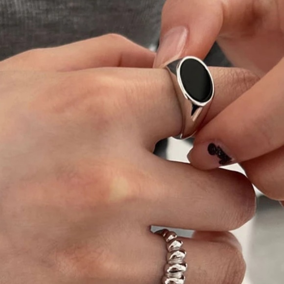 Jewelry - ⚡️Insta black oval sterling open ring
